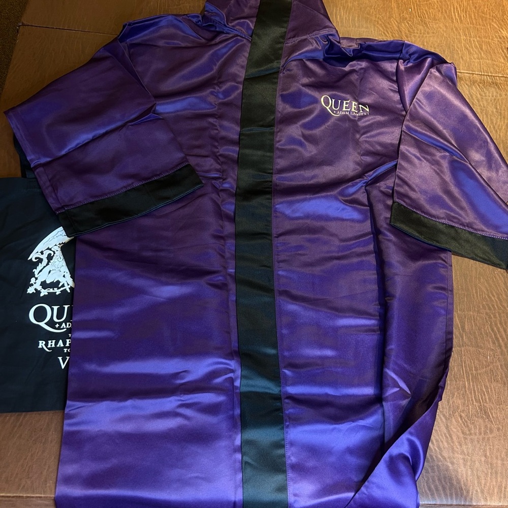 Queen + Adam Lambert VIP Purple Robe - Picture 5 of 13